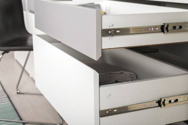 Стол компьютерный с верхней полкой и комодом Торонто цвет белый шагрень/стальной серый