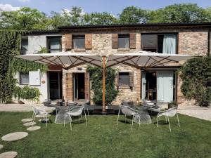 Зонт профессиональный двухкупольный 2.9х6 м Galaxia Dual V Timber имитация ироко, слоновая кость 2900х6000 мм