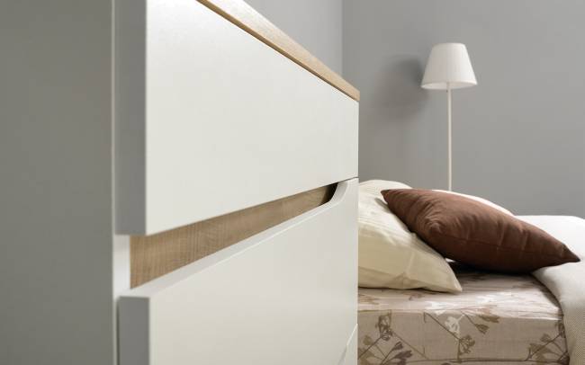 Кровать Муссон 1600 с ортопедическим основанием с тумбочкой и комодом с зеркалом цвет белый/дуб эндгрейн элегантный